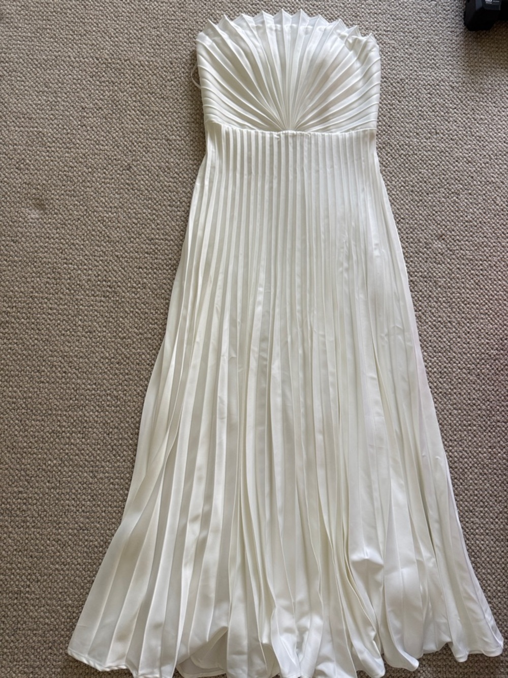 Elegant Strapless Pleated White Maxi Dress